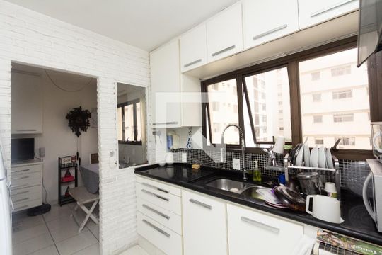 Apartamento no Itaim Bibi com 4 quartos, varanda e piscina. Excelente compra! — Cozinha