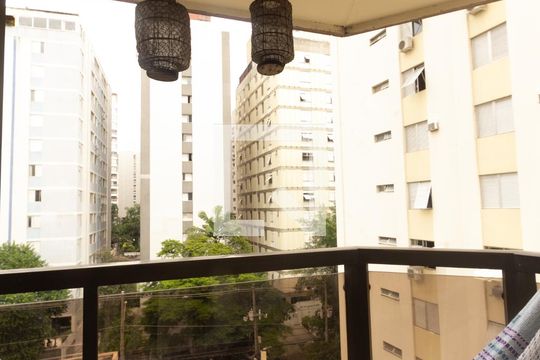 Apartamento no Itaim Bibi com 4 quartos, varanda e piscina. Excelente compra! — Quarto