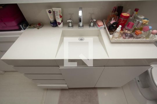 Apartamento no Itaim Bibi com 4 quartos, varanda e piscina. Excelente compra! — Banheiro da Suíte 2