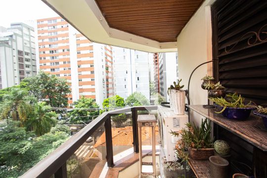 Apartamento no Itaim Bibi com 4 quartos, varanda e piscina. Excelente compra! — Suíte 1