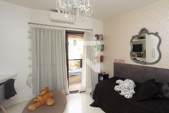 Apartamento no Itaim Bibi com 4 quartos, varanda e piscina. Excelente compra! — Quarto