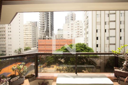 Apartamento no Itaim Bibi com 4 quartos, varanda e piscina. Excelente compra! — Varanda da Sala