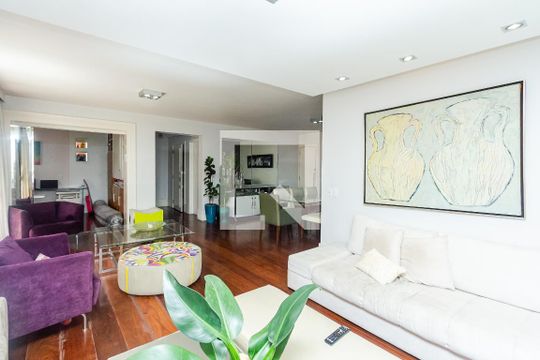 Apartamento no Itaim Bibi com 4 quartos, varanda e piscina. Excelente compra! — foto 1