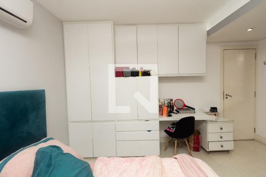 Apartamento no Itaim Bibi com 4 quartos, varanda e piscina. Excelente compra! — Suíte 2