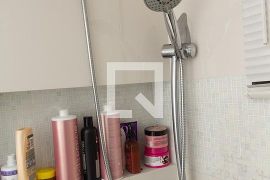 Apartamento no Itaim Bibi com 4 quartos, varanda e piscina. Excelente compra! — Banheiro da Suíte 2