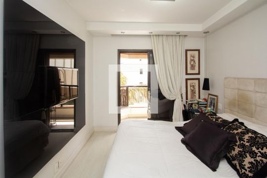 Apartamento no Itaim Bibi com 4 quartos, varanda e piscina. Excelente compra! — Suíte 1