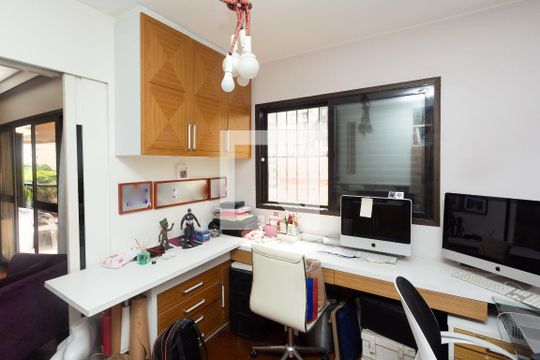Apartamento no Itaim Bibi com 4 quartos, varanda e piscina. Excelente compra! — Escritório