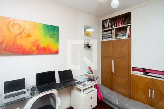 Apartamento no Itaim Bibi com 4 quartos, varanda e piscina. Excelente compra! — Escritório