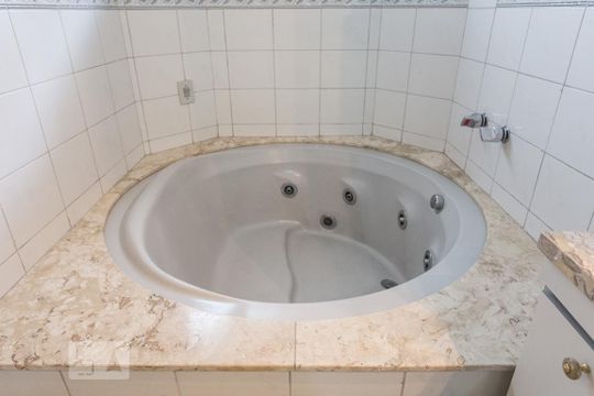 Apartamento de 4 quartos na Vila Uberabinha para compra, com churrasqueira no condomínio. — Banheiro da suíte 2