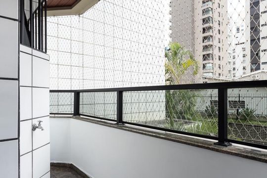 Apartamento de 4 quartos na Vila Uberabinha para compra, com churrasqueira no condomínio. — Varanda
