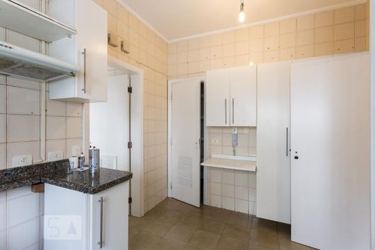 Apartamento de 4 quartos na Vila Uberabinha para compra, com churrasqueira no condomínio. — Cozinha
