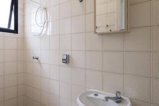 Apartamento de 4 quartos na Vila Uberabinha para compra, com churrasqueira no condomínio. — Banheiro de serviço