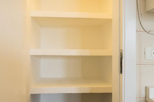 Apartamento de 4 quartos na Vila Uberabinha para compra, com churrasqueira no condomínio. — Despensa