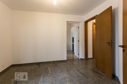 Apartamento de 4 quartos na Vila Uberabinha para compra, com churrasqueira no condomínio. — Copa