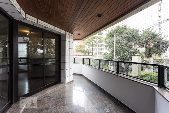 Apartamento de 4 quartos na Vila Uberabinha para compra, com churrasqueira no condomínio. — Varanda