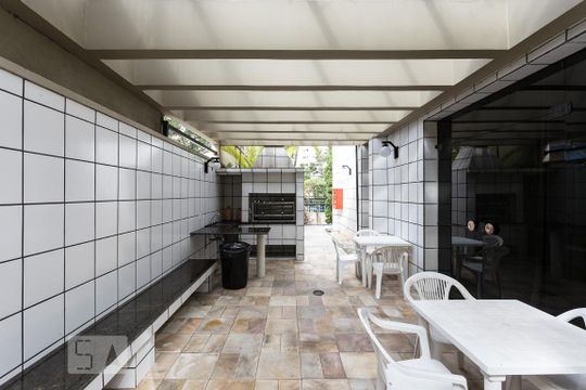 Apartamento de 4 quartos na Vila Uberabinha para compra, com churrasqueira no condomínio. — Churrasqueira