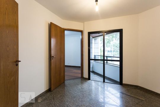 Apartamento de 4 quartos na Vila Uberabinha para compra, com churrasqueira no condomínio. — Copa