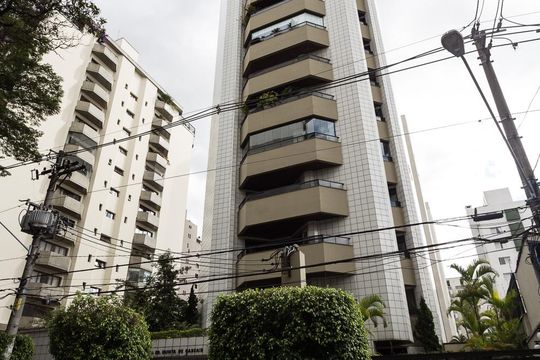 Apartamento de 4 quartos na Vila Uberabinha para compra, com churrasqueira no condomínio. — Fachada