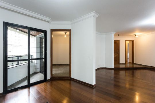 Apartamento de 4 quartos na Vila Uberabinha para compra, com churrasqueira no condomínio. — Sala