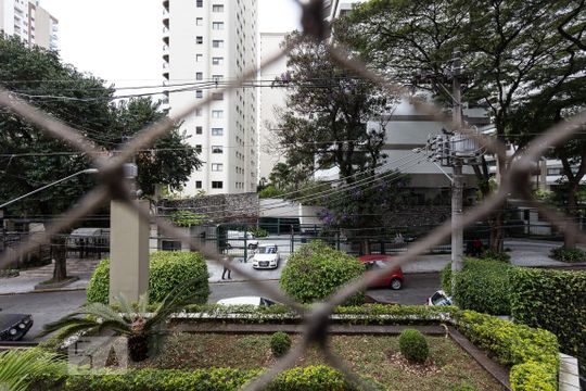 Apartamento de 4 quartos na Vila Uberabinha para compra, com churrasqueira no condomínio. — Vista