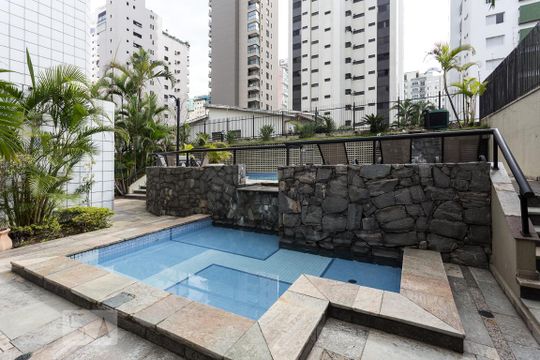 Apartamento de 4 quartos na Vila Uberabinha para compra, com churrasqueira no condomínio. — Piscina