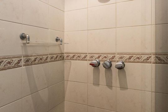 Apartamento de 4 quartos na Vila Uberabinha para compra, com churrasqueira no condomínio. — Banheiro da suíte 1