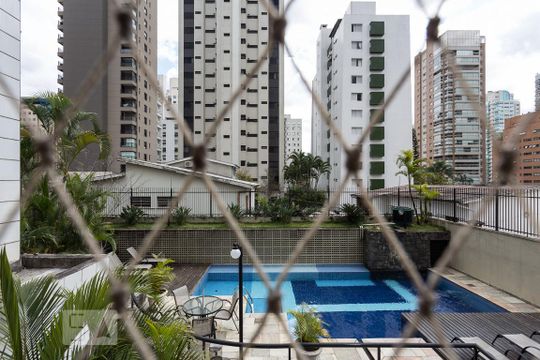 Apartamento de 4 quartos na Vila Uberabinha para compra, com churrasqueira no condomínio. — Vista