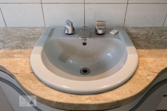 Apartamento de 4 quartos na Vila Uberabinha para compra, com churrasqueira no condomínio. — Banheiro da suíte 2