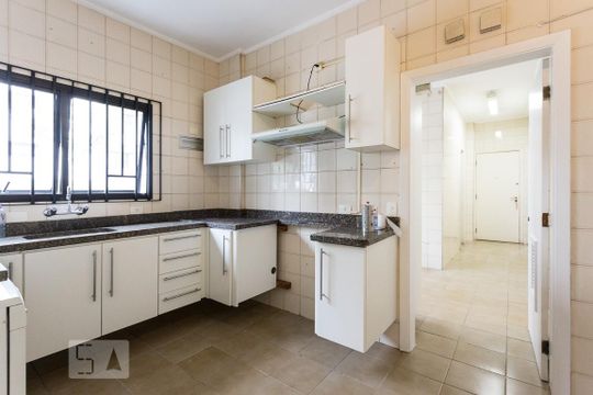 Apartamento de 4 quartos na Vila Uberabinha para compra, com churrasqueira no condomínio. — Cozinha