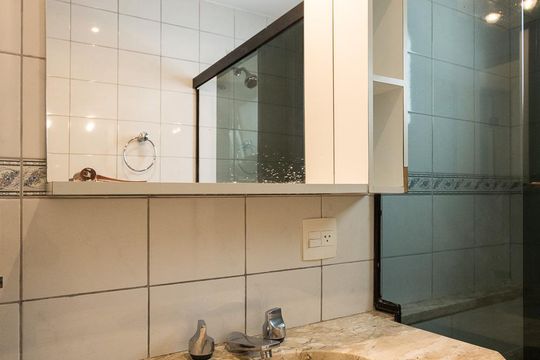 Apartamento de 4 quartos na Vila Uberabinha para compra, com churrasqueira no condomínio. — Banheiro