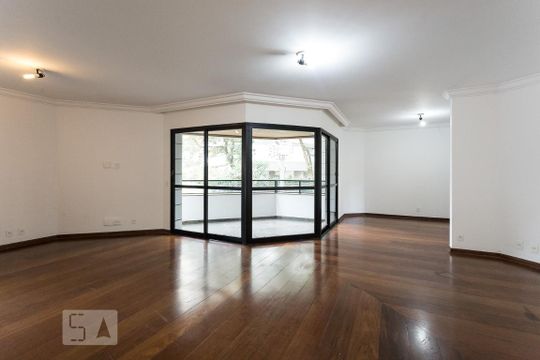 Apartamento de 4 quartos na Vila Uberabinha para compra, com churrasqueira no condomínio. — Sala
