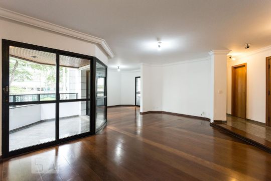 Apartamento de 4 quartos na Vila Uberabinha para compra, com churrasqueira no condomínio. — foto 1
