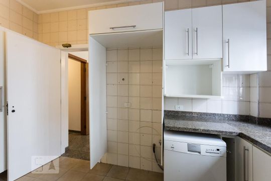 Apartamento de 4 quartos na Vila Uberabinha para compra, com churrasqueira no condomínio. — Cozinha