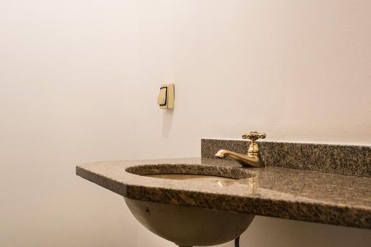 Apartamento de 4 quartos na Vila Uberabinha para compra, com churrasqueira no condomínio. — Lavabo
