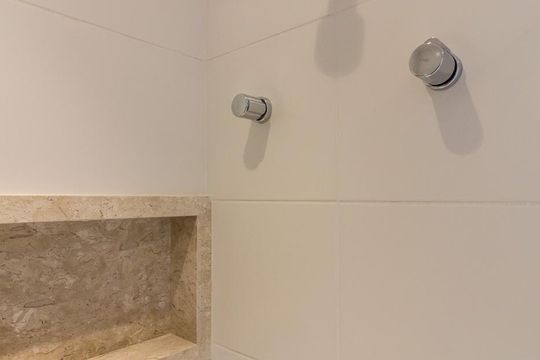 Apartamento à venda, com 141 m², 2 quartos e 2 vagas — Banheiro