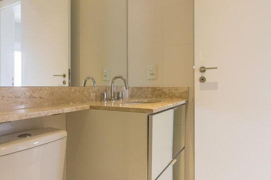 Apartamento à venda, com 141 m², 2 quartos e 2 vagas — Banheiro