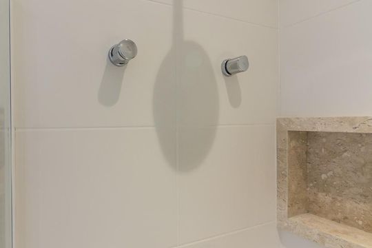Apartamento à venda, com 141 m², 2 quartos e 2 vagas — Banheiro do Quarto 2 (suite)