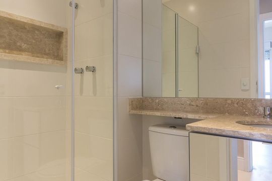 Apartamento à venda, com 141 m², 2 quartos e 2 vagas — Banheiro
