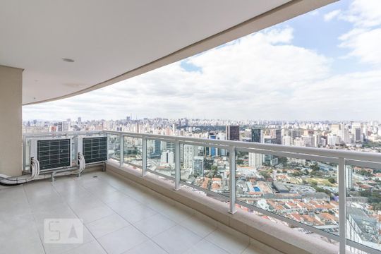 Apartamento à venda, com 141 m², 2 quartos e 2 vagas — Varanda
