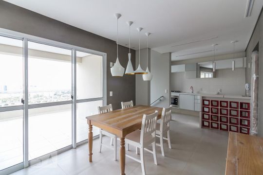 Apartamento à venda, com 141 m², 2 quartos e 2 vagas — Sala