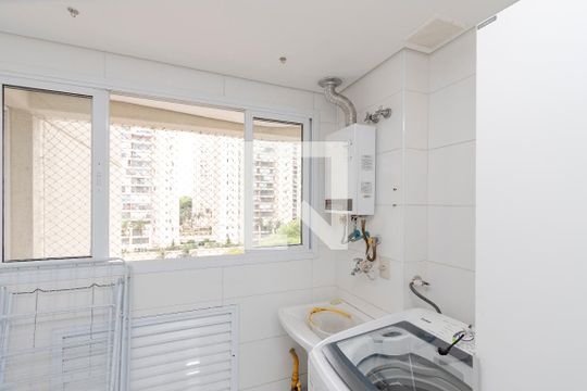 Apartamento no Jardim das Acácias com 3 quartos, varanda e academia no condomínio. Ideal para comprar. — Área de Serviço