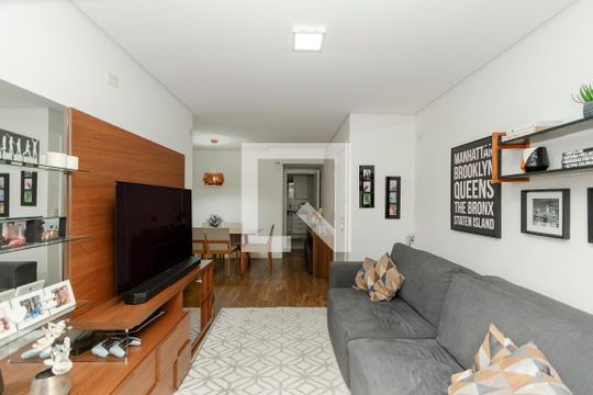 Apartamento no Jardim das Acácias com 3 quartos, varanda e academia no condomínio. Ideal para comprar. — Sala