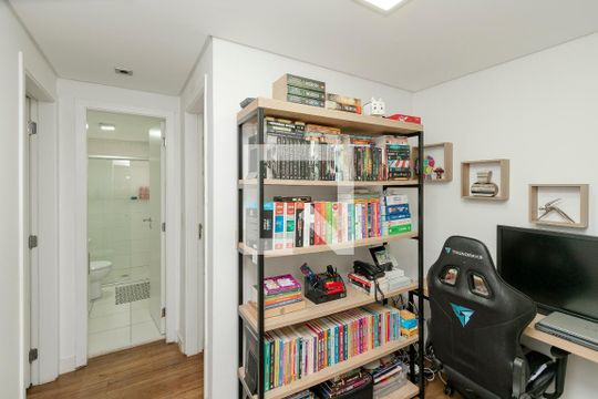 Apartamento no Jardim das Acácias com 3 quartos, varanda e academia no condomínio. Ideal para comprar. — Escritório