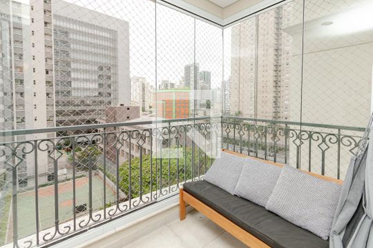 Apartamento no Jardim das Acácias com 3 quartos, varanda e academia no condomínio. Ideal para comprar. — Varanda