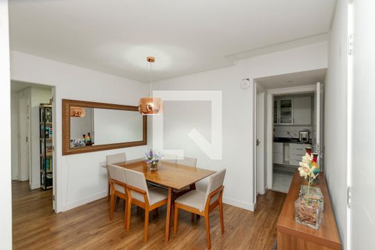 Apartamento no Jardim das Acácias com 3 quartos, varanda e academia no condomínio. Ideal para comprar. — Sala