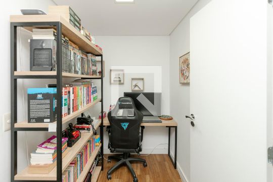 Apartamento no Jardim das Acácias com 3 quartos, varanda e academia no condomínio. Ideal para comprar. — Escritório