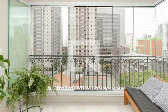 Apartamento no Jardim das Acácias com 3 quartos, varanda e academia no condomínio. Ideal para comprar. — Varanda