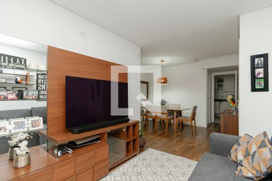 Apartamento no Jardim das Acácias com 3 quartos, varanda e academia no condomínio. Ideal para comprar. — Sala