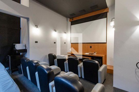 Apartamento no Jardim das Acácias com 3 quartos, varanda e academia no condomínio. Ideal para comprar. — Cinema
