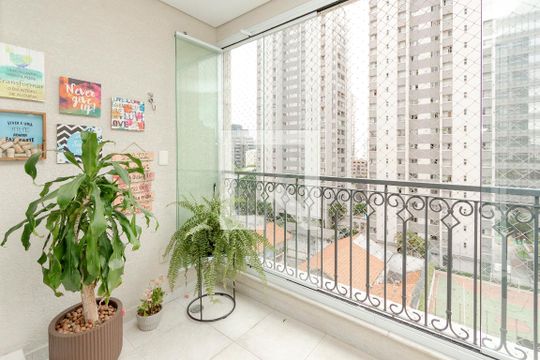 Apartamento no Jardim das Acácias com 3 quartos, varanda e academia no condomínio. Ideal para comprar. — Varanda